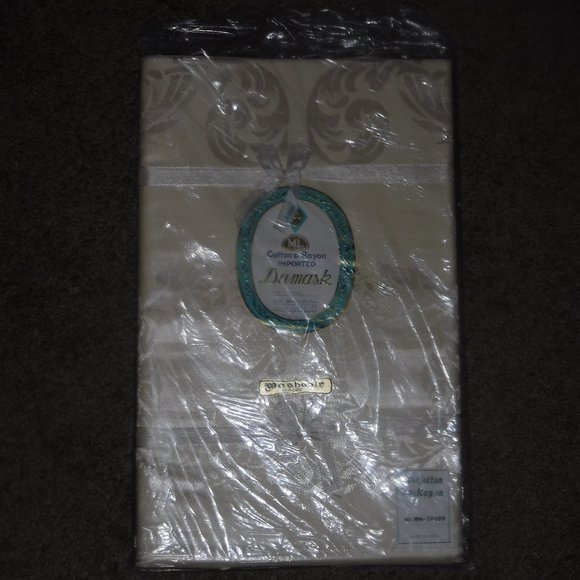 New Vtg ML 3300 Japan Cotton Rayon Damask 50" x 66" Tablecloth 6 Napkin Set GOLD - Picture 1 of 4